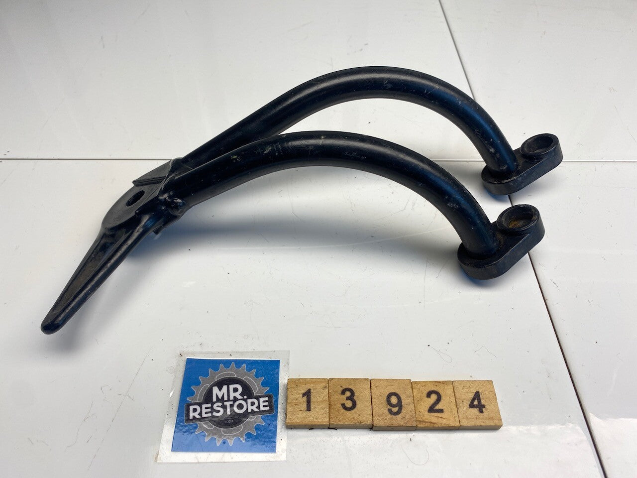 Triumph Tiger 900 T400 L/H Pillion Foot Rest Bracket