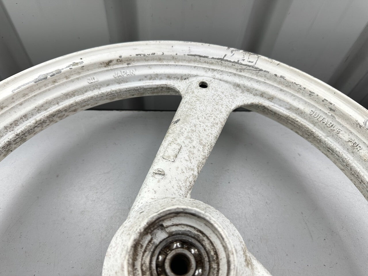 Yamaha TZR250 1KT 2MA Front Wheel 17 x 2.15 (F-33)