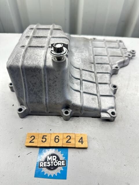 Honda CBR900RR Fireblade 2000-2003 Oil Pan Sump 11210-MCJ-000