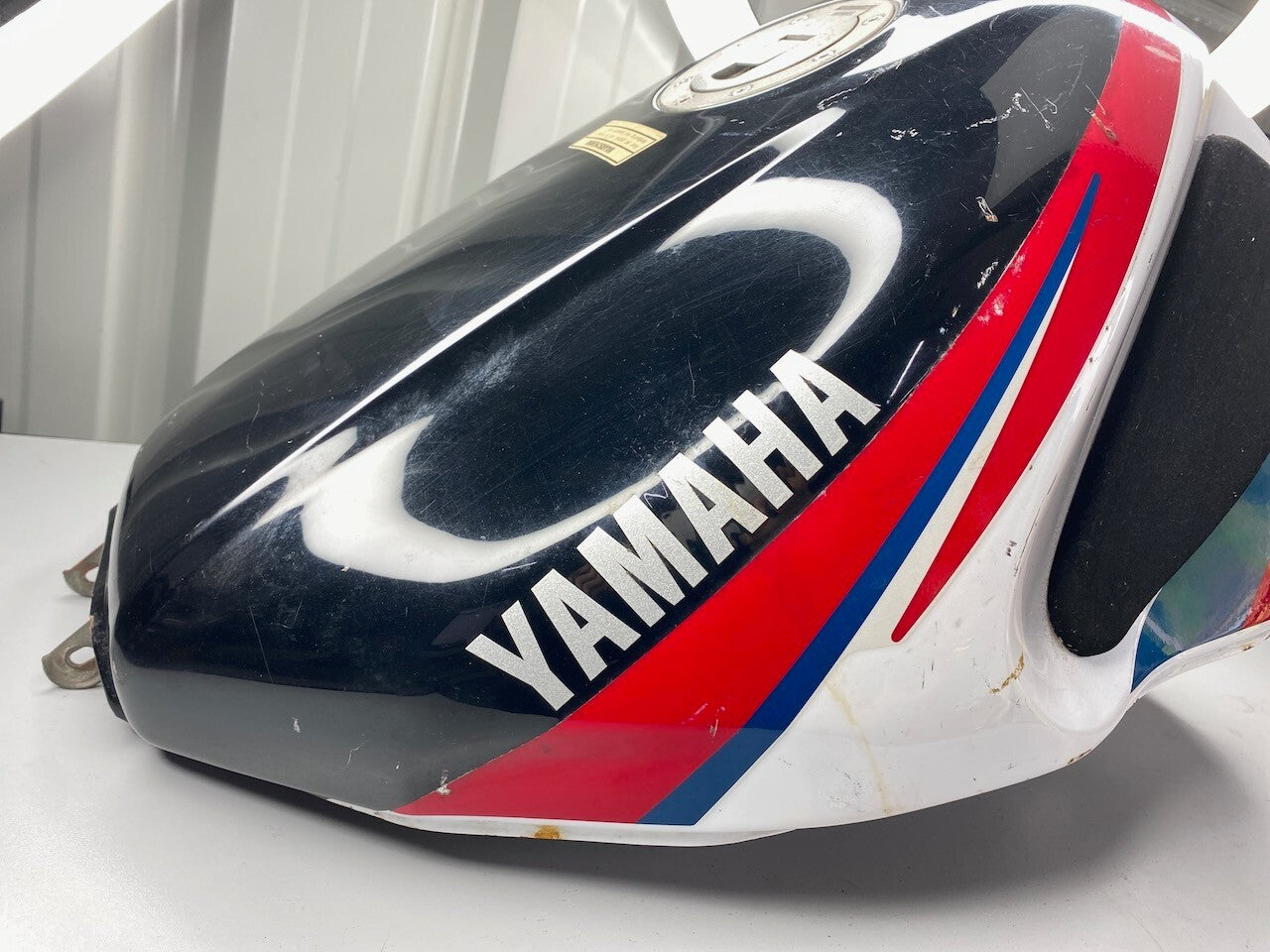 Yamaha FZR1000 EXUP Fuel Tank, Cap, Front Mount & fuel Tap 1990-95 (no key)