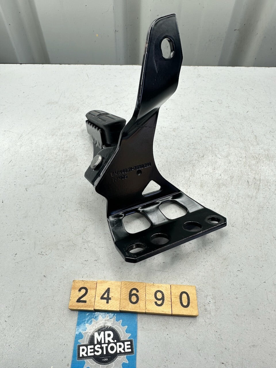 BMW G650GS F650GS Right Riders Foot Rest Peg & Bracket 46717650294  46717654664