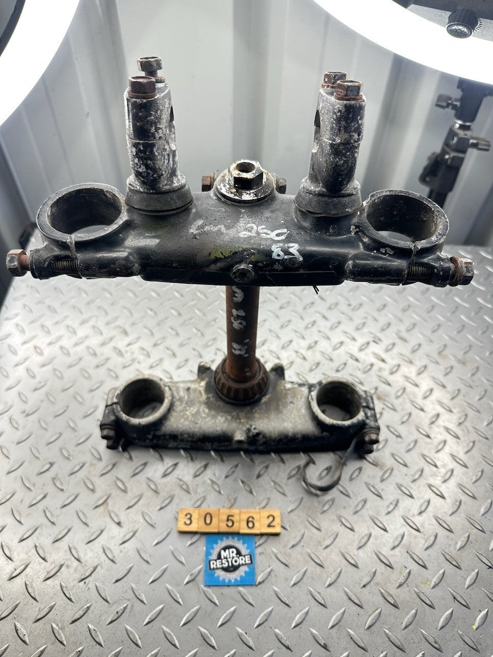 Suzuki RM250 83 RM500 83-84 Fork Clamp Bridge Triple Tree Steering Stem