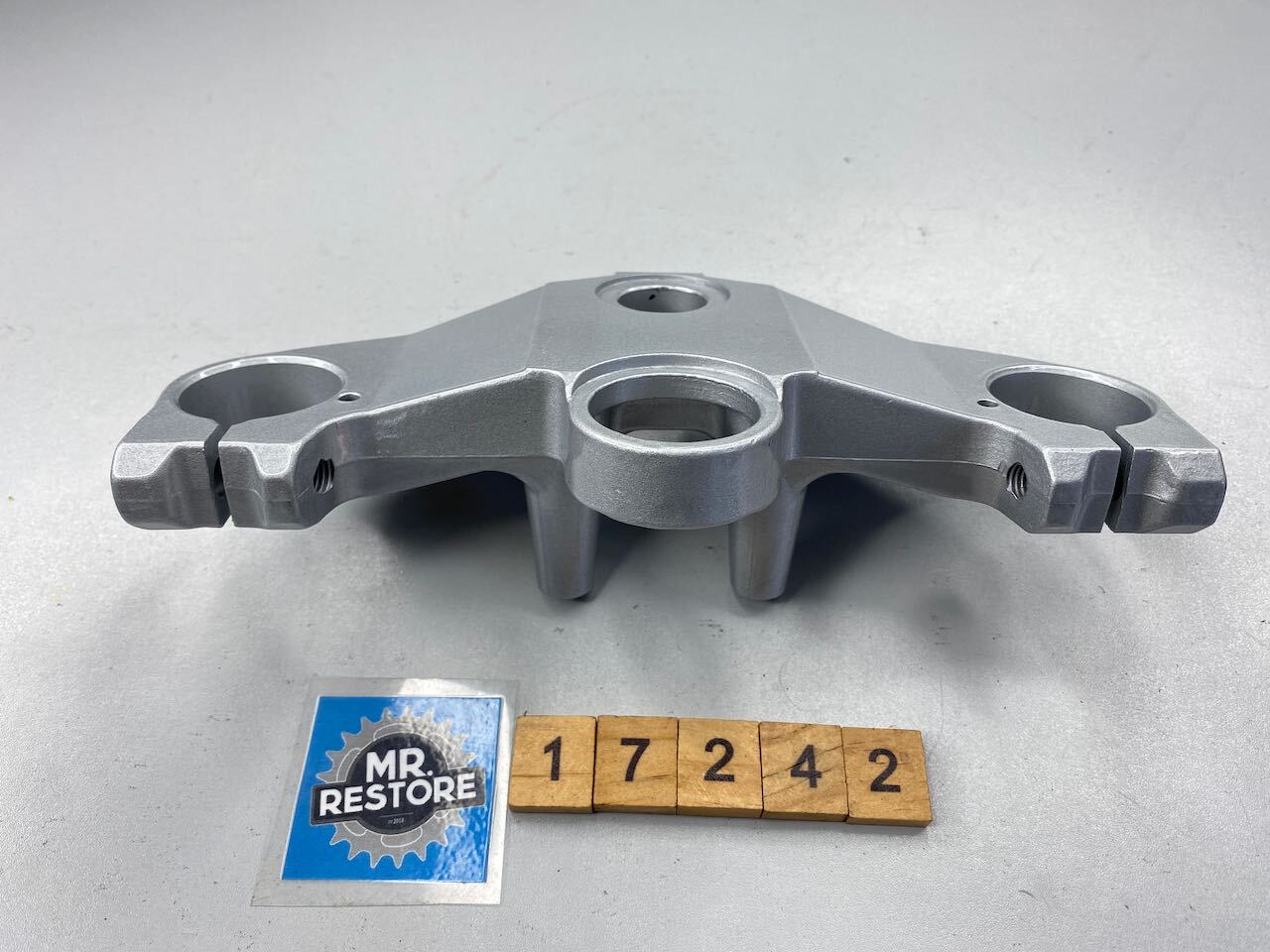 Yamaha FZR250 2KR Top Fork Clamp Crown Handle 2KR-23435 (Painted)