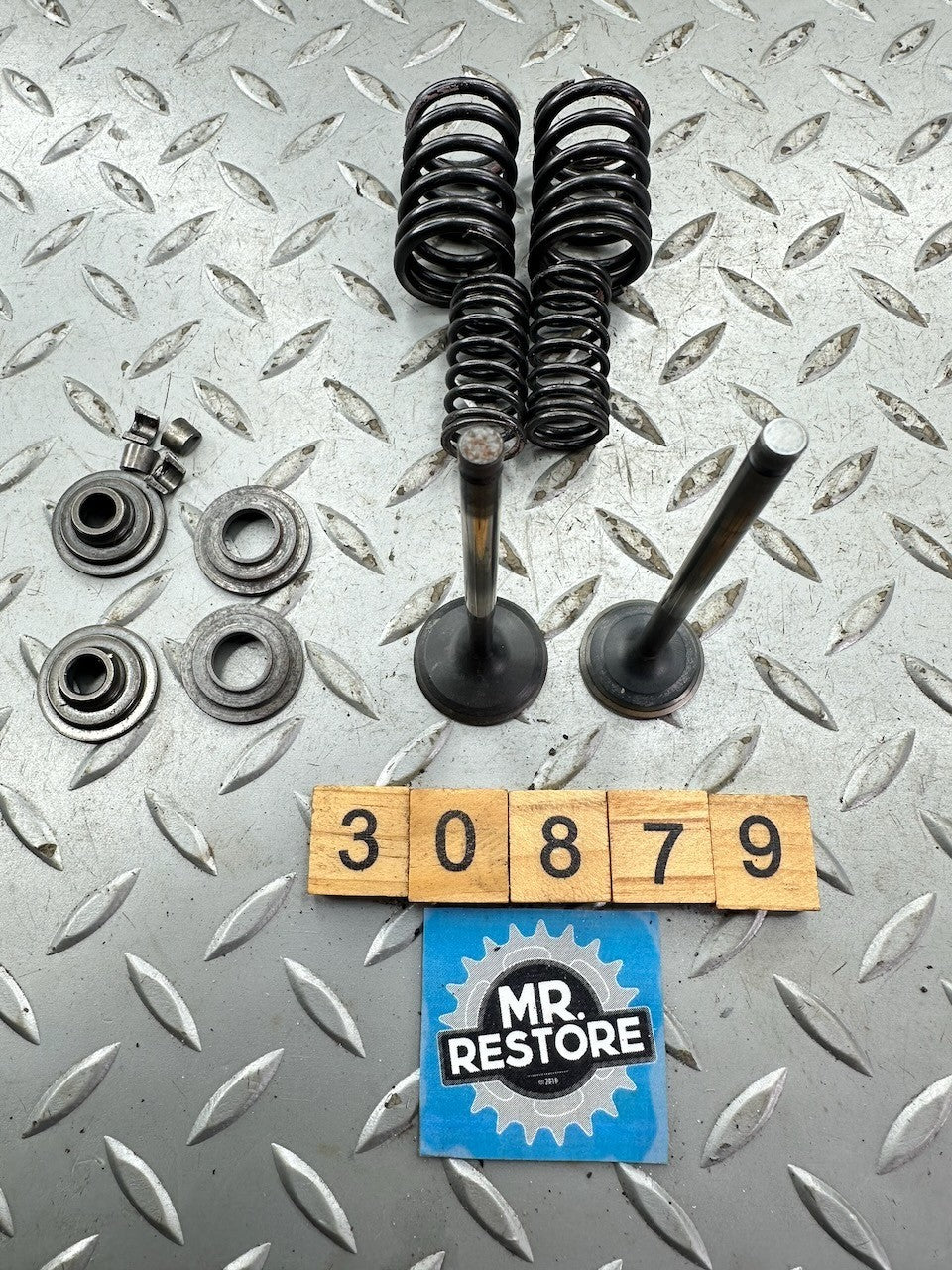 Suzuki GSXR750 88-90 Exhaust & Intake Valve / Spring / Retainer
