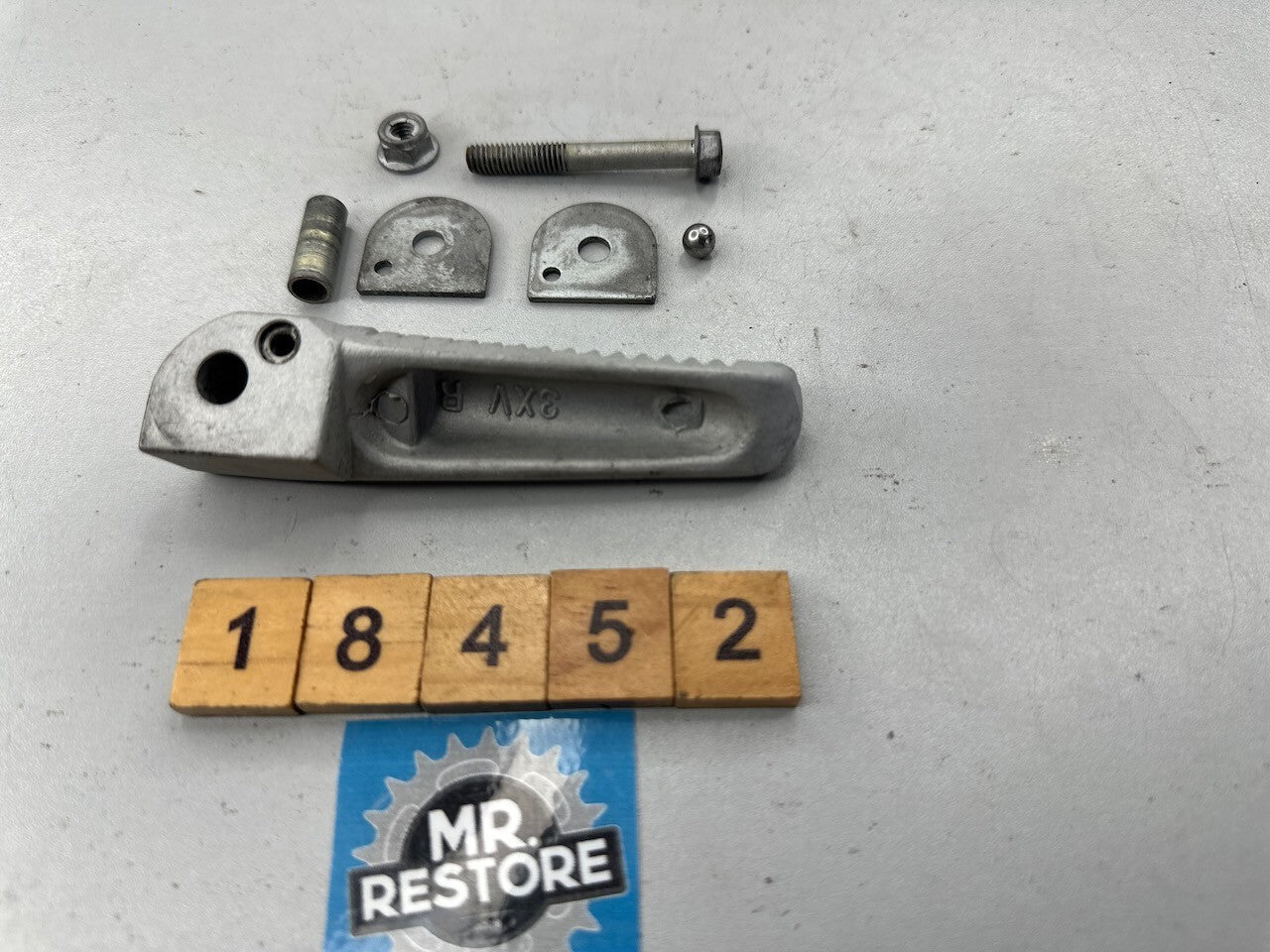 Yamaha TRX850 FZ400 TDR125 Rear R/H Footrest Peg Yamaha 3XV-27441-01