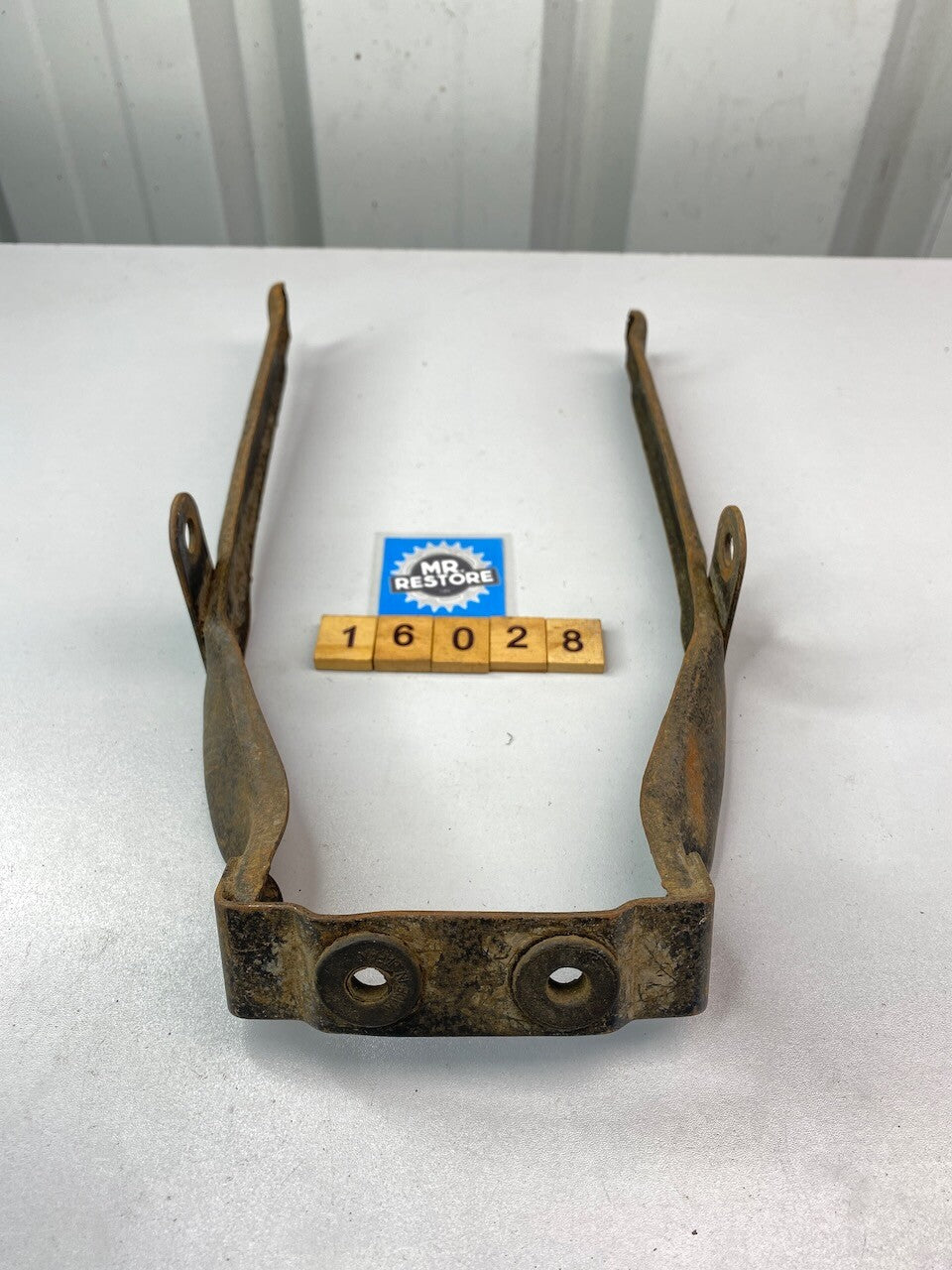 Suzuki GS1000 GS850 GSX1100 GSX750 Rear Fender Mudguard Stay Bracket 63120-49000