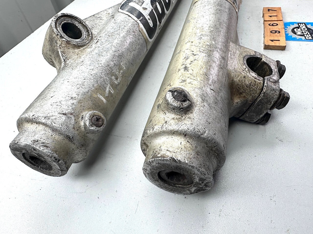 Yamaha IT465 Pair of Forks
