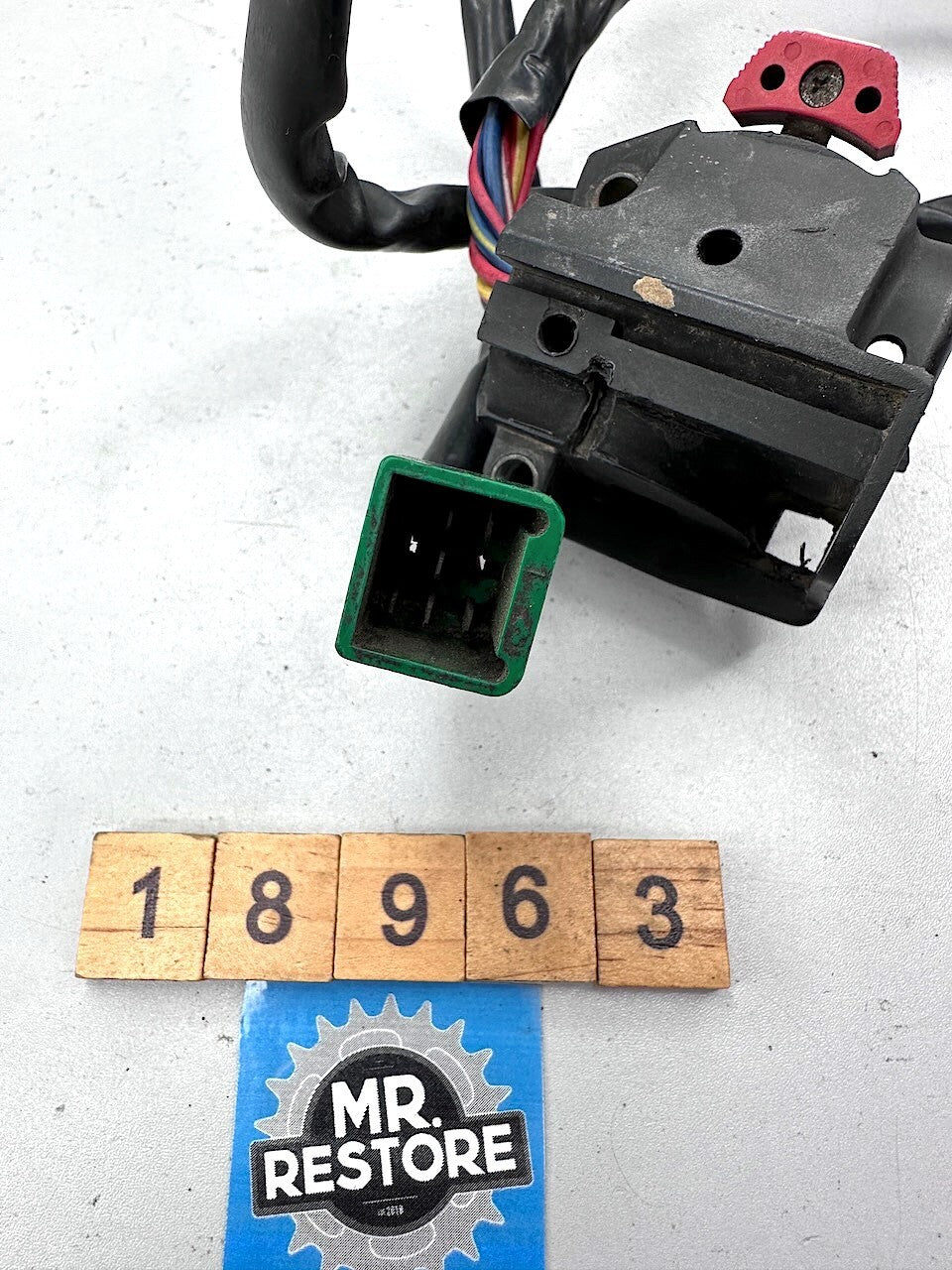 Kawasaki GPZ1100 R/H Handlebar Switch (lower half only)