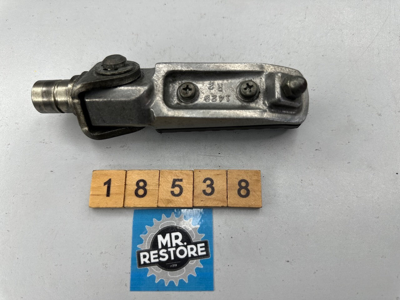 Kawasaki Z1000 ZR1000 Z750 ZR750 ZX 1200 900 600 R/H Footrest Peg 34028-1429