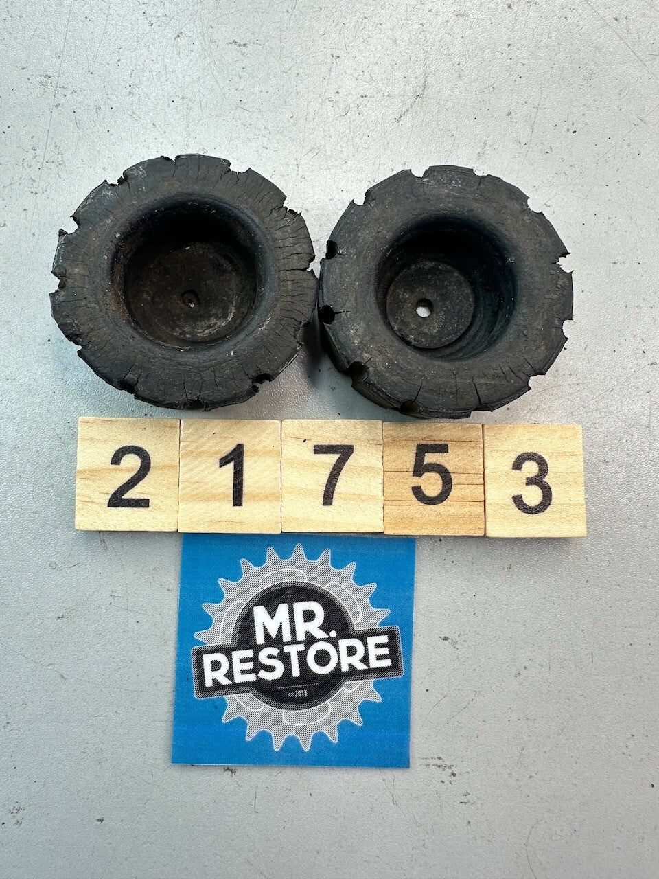 Yamaha TY DT YZ XT TX IT MX RD SR XJ XS Pair of Fuel Tank Locating Dampers