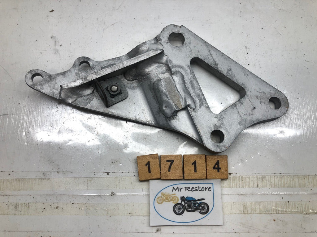 SUZUKI GSXR750 J,K R/H footrest bracket