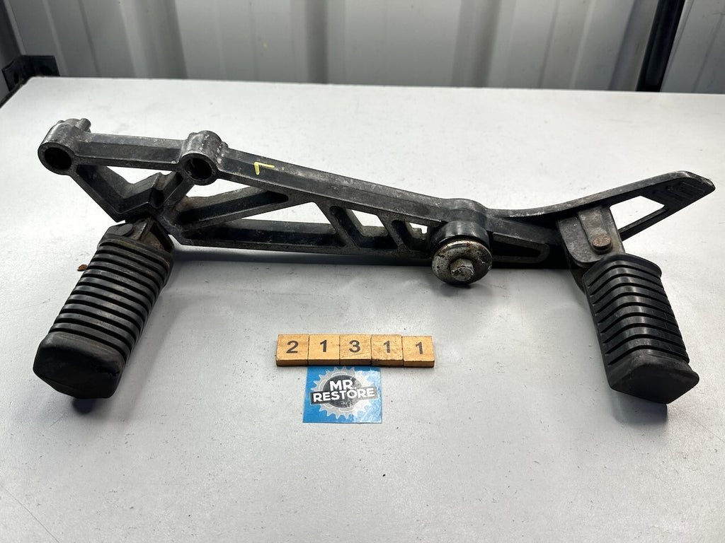 Kawasaki GPZ305 EX305 GPZ250 Belt Drive ER250 Z250 L/H Foot Rest Peg Bracket