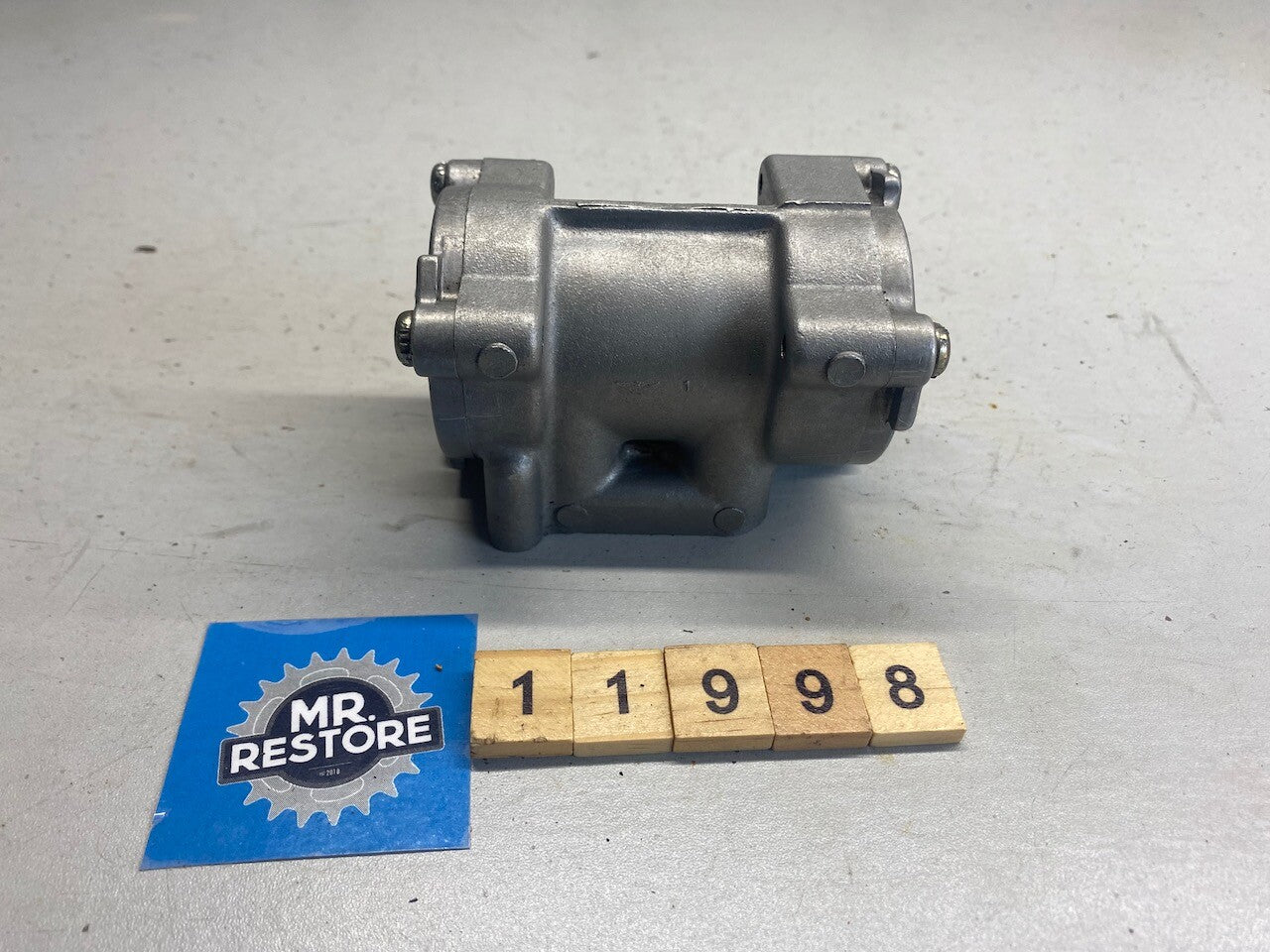 Kawasaki GPZ900R ZX900 GPZ750R Oil Pump Assy. 16082-1060