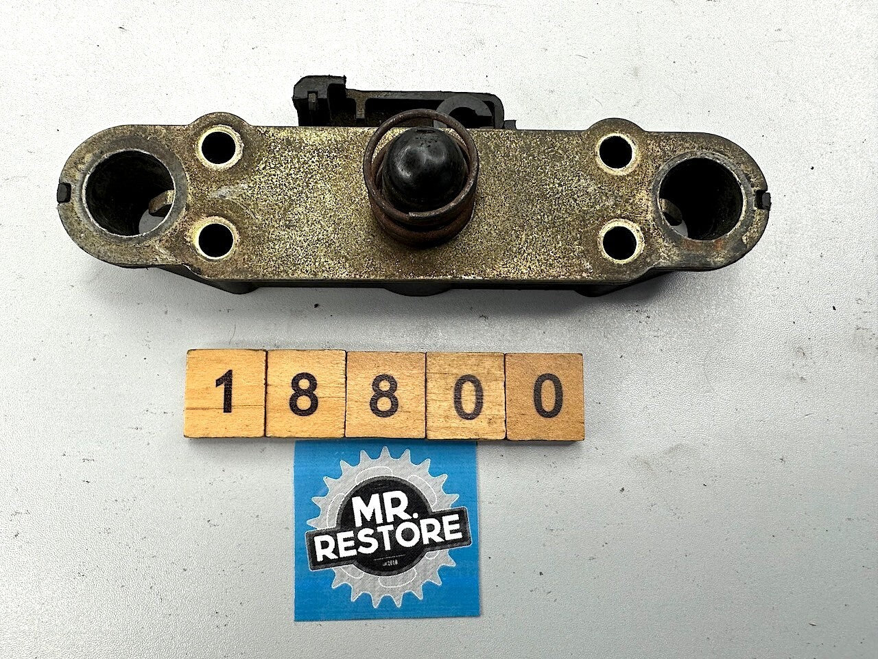 Suzuki GR GSX GSXR GSF RGV TS - Seat Latch Striker 45220-13600 - 45220-13601