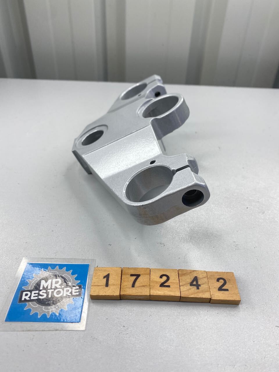 Yamaha FZR250 2KR Top Fork Clamp Crown Handle 2KR-23435 (Painted)