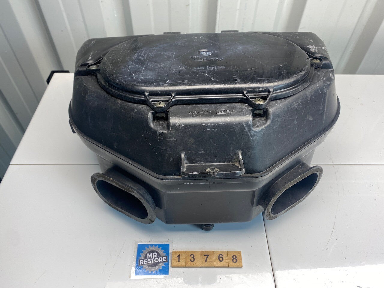 Suzuki GSXR750 W/X Air Cleaner Box & Ducts 13700-33E50