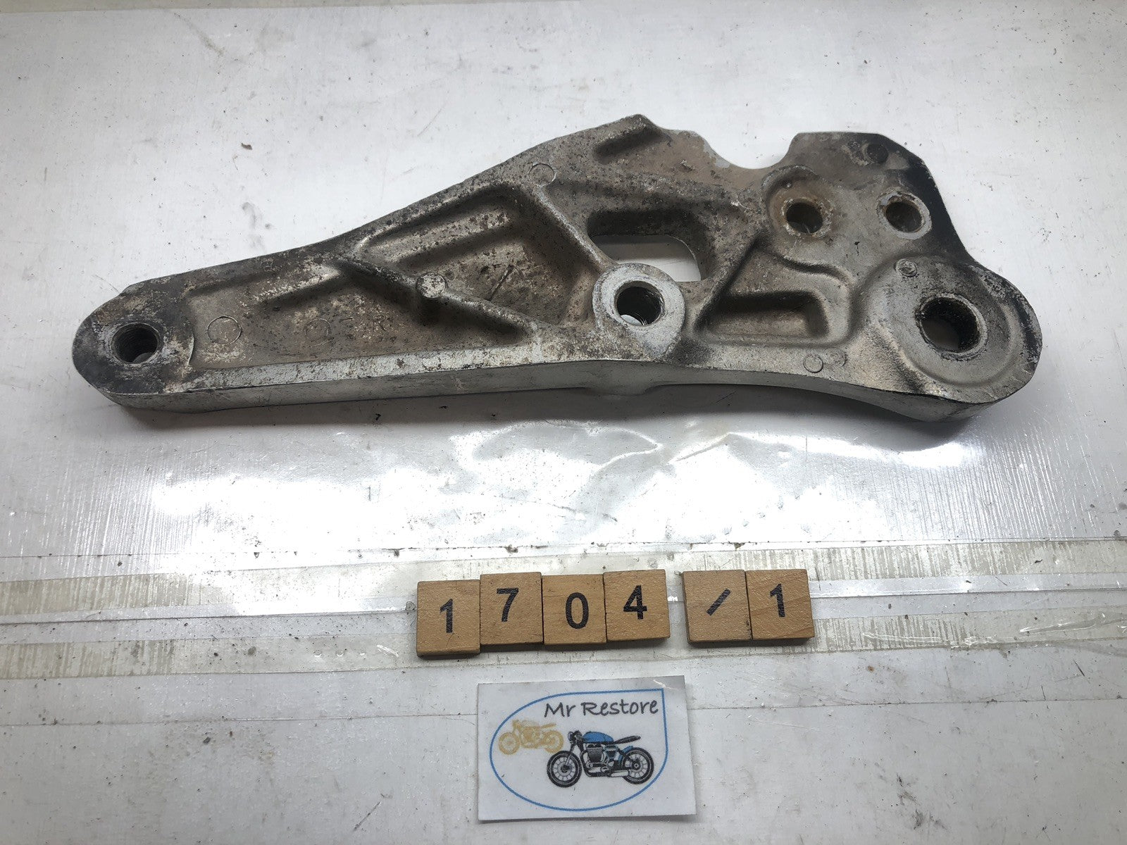 SUZUKI GSX1100 1980-81 R/H footrest bracket 43811-49200