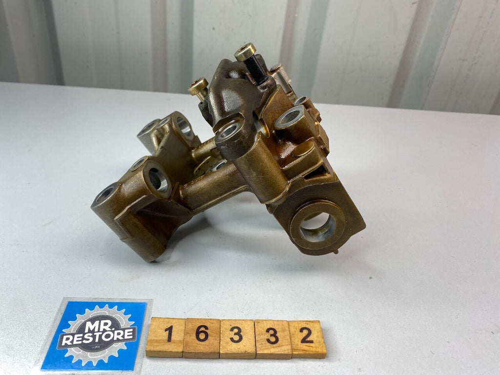 BMW R1200 R1150 R1100 R850 259 R/H Camshaft Supporting Bracket 11 33 7 670 600