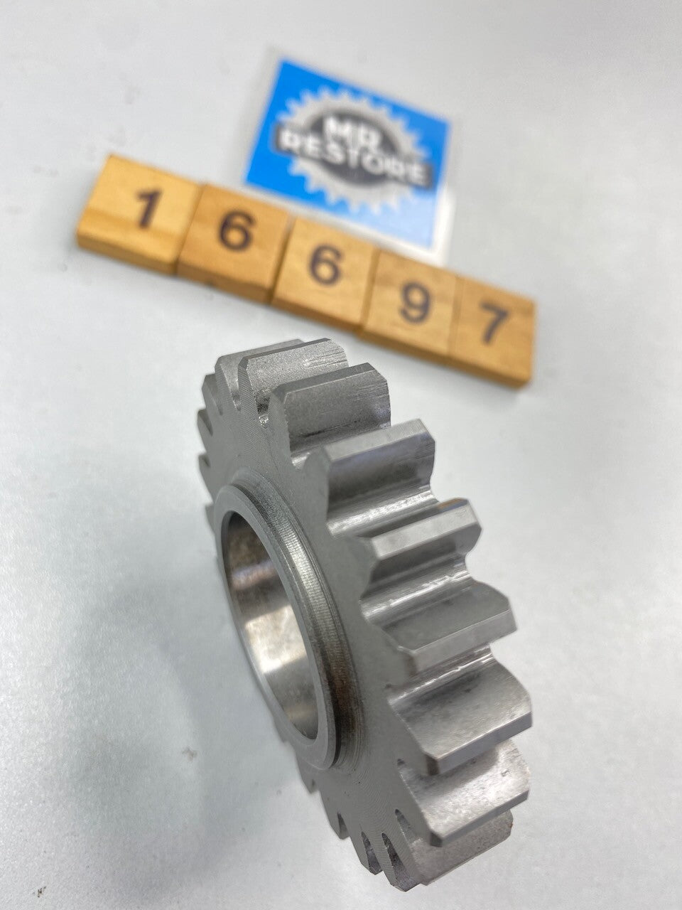 Suzuki RGV250 1989-96 3rd Driven Gear (21T) 24331-12C01