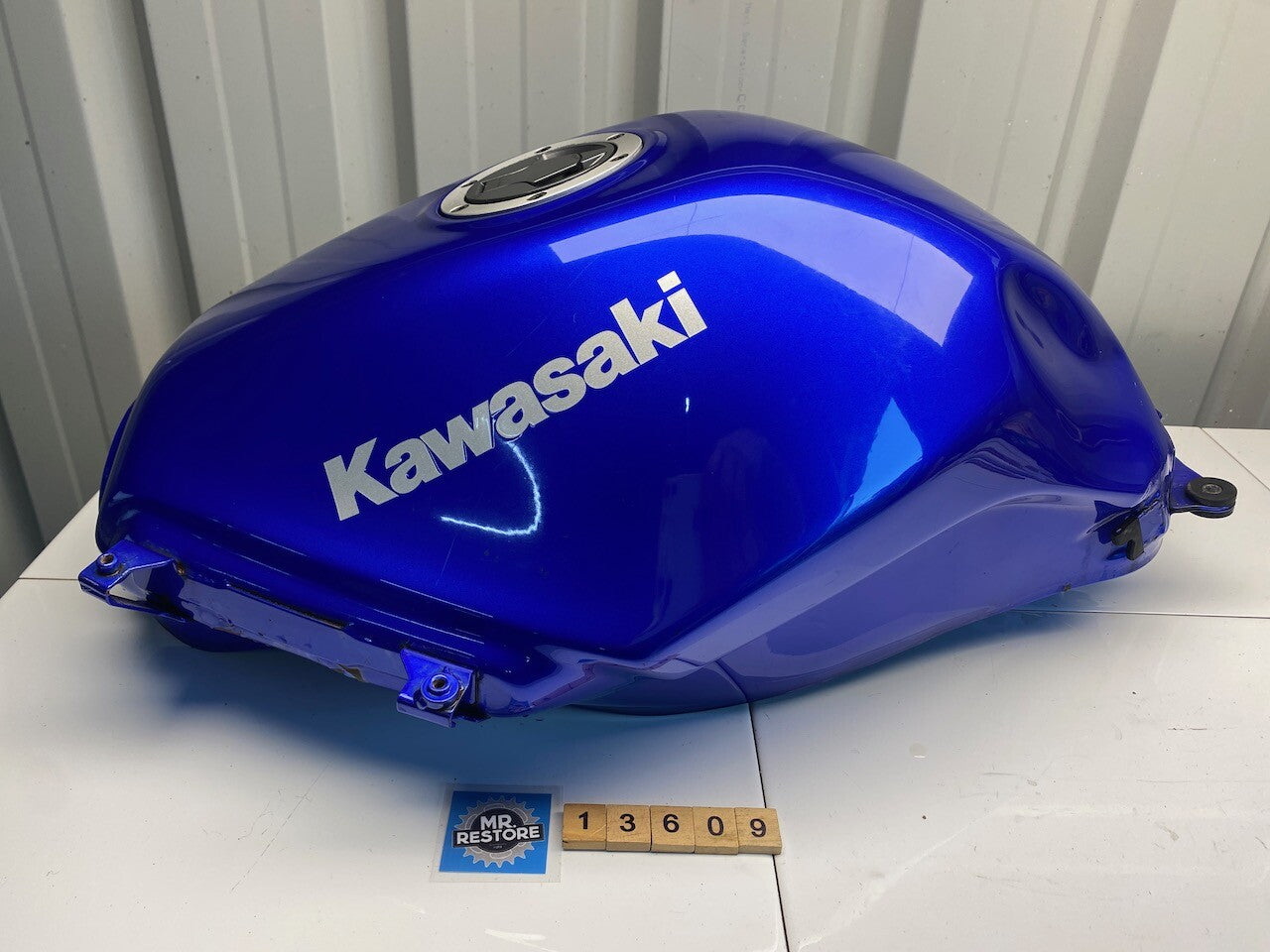 Kawasaki EX250 Ninja 250 Fuel Tank & Cap (no key) 2010-2011 (DAMAGED)