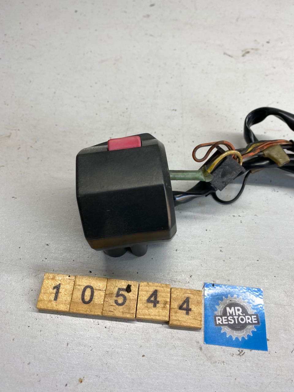 Suzuki R/H Switch GSX250F 37200-34C30