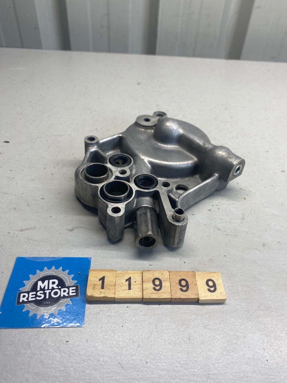 Kawasaki GPZ900R ZX900 GPZ750R Oil Filter Pump Case Assy. 32099-1083