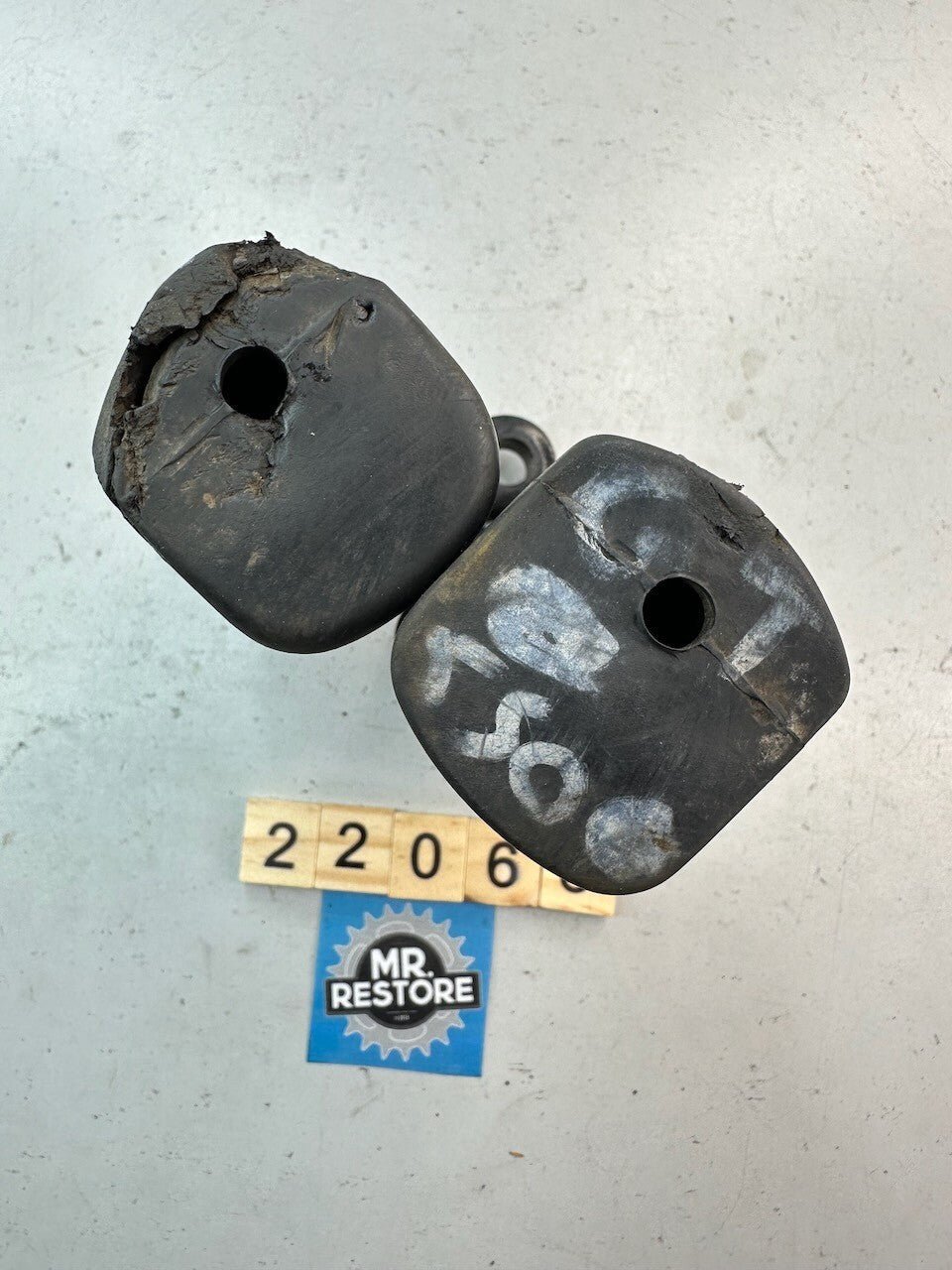 Kawasaki GT550 Z550 Riders Foot Rest Peg Pair 34027-1108  34027-1109  34003-1148