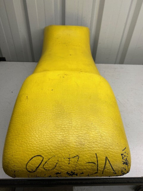 Honda VF400 KE7 Seat - Sprayed yellow !