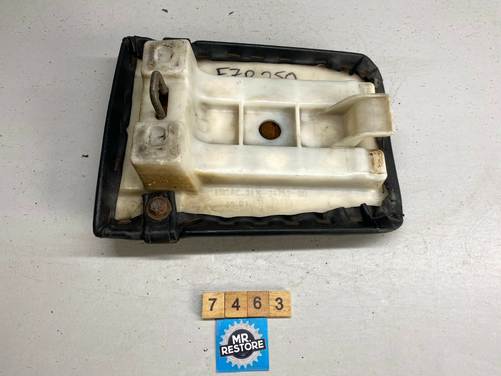 Yamaha FZR250 3LN Pillion Passenger Seat, Strap - 3LN-24750 & 3LN-24734