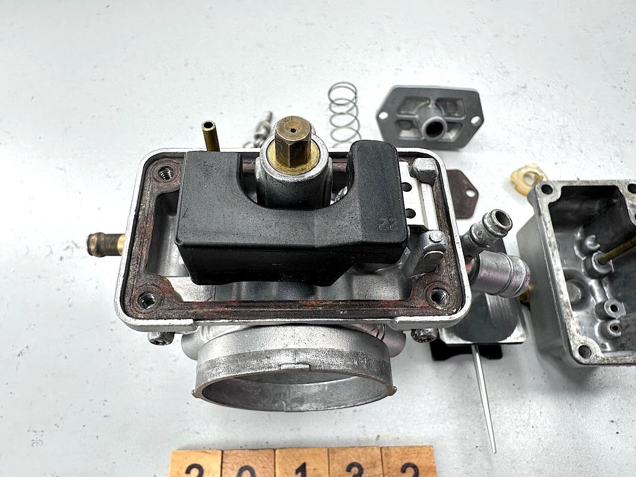 Suzuki RG500 RG400 OEM Carburettor Carb (Rear right)