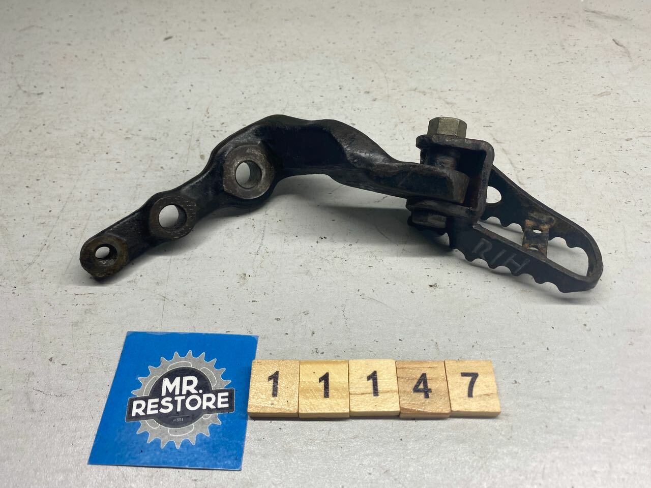 Honda XR250 1986-92 R/H Foot Rest & Bracket 50610-KT1-671