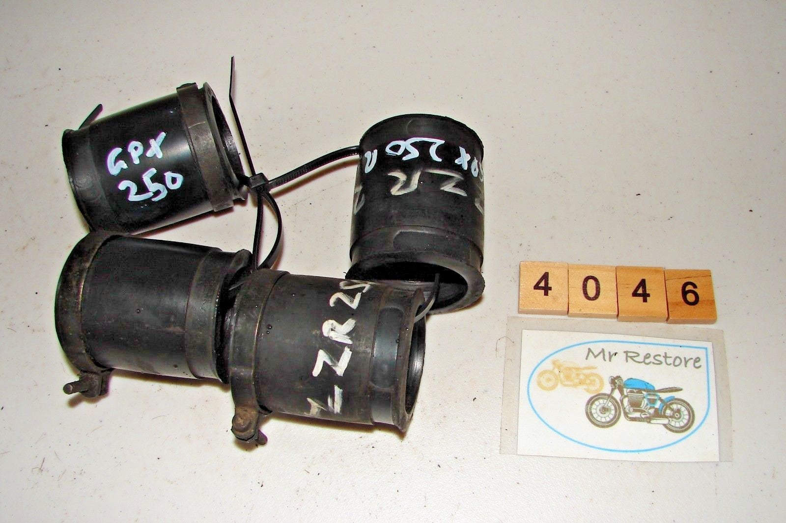 Kawasaki ZZR250 GPX250 Inlet Manifold carb holder 16065-1156 (set of 4)
