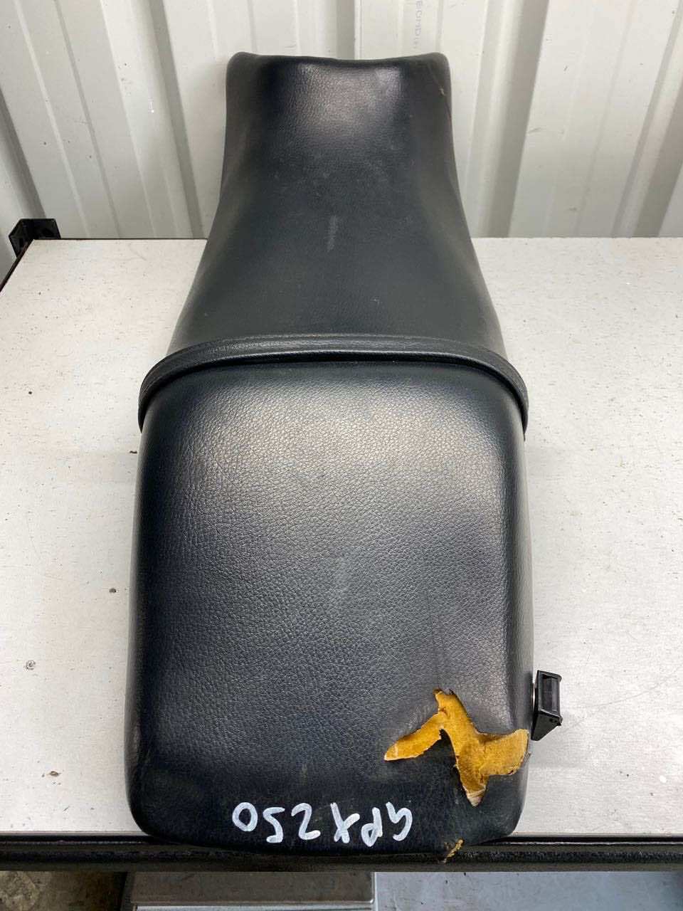 Kawasaki ZZR250 GPX250R Seat & Strap - Mid to Late 80s