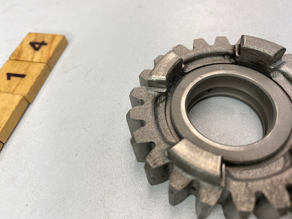 Suzuki GSXR1100 1986-88 4th Drive Gear With Bush 24241-06B00