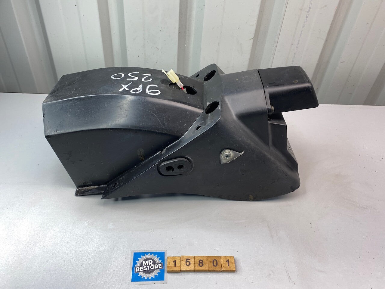 Kawasaki GPX250 Rear Under Fender Mudguard Reg Plate Holder & Light 35023-1227