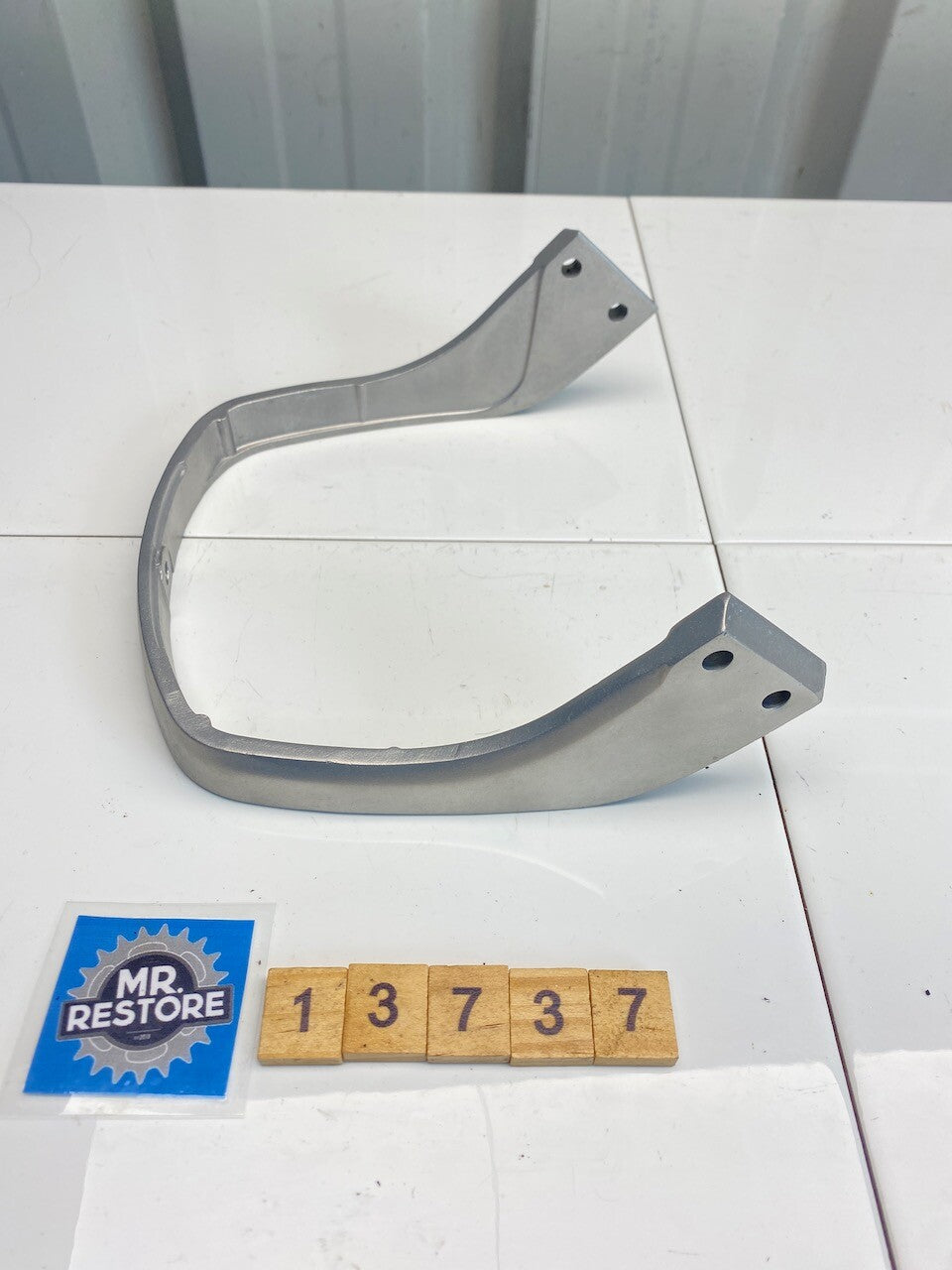 Kawasaki GPZ900R GPZ750R Front Mudguard Brace - Reconditioned
