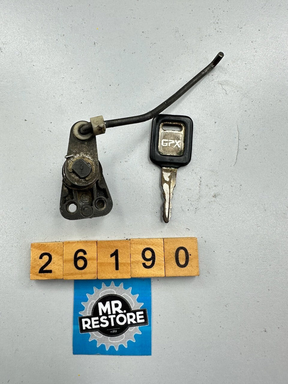 Kawasaki ZX750 F Ninja 750 R GPX750 Seat Latch Lock 27016-5118 (not correct key)