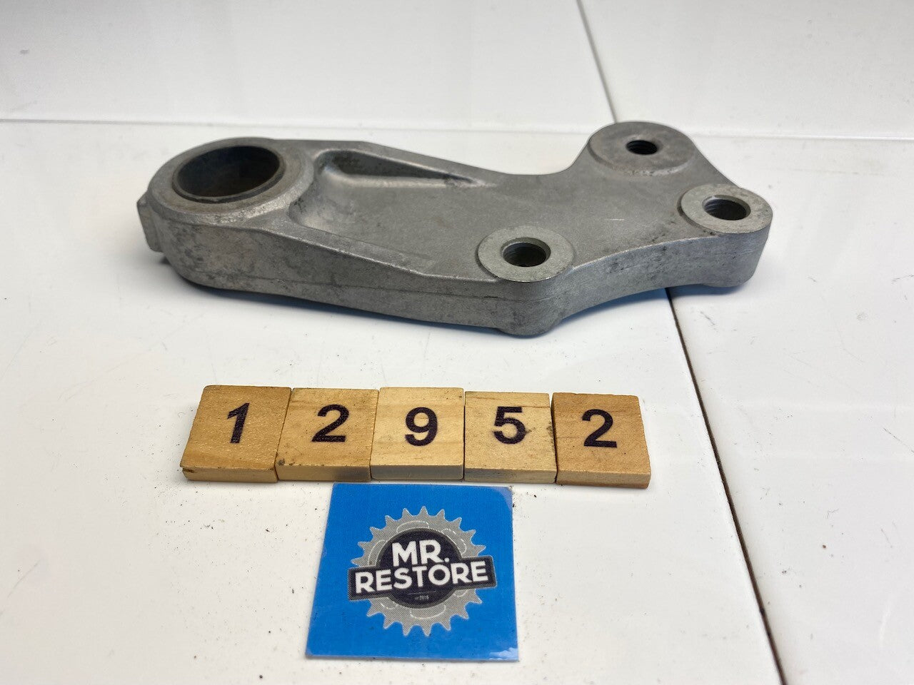 Kawasaki GPZ900R ZX900 Rear Brake Caliper Holder 43044-1060