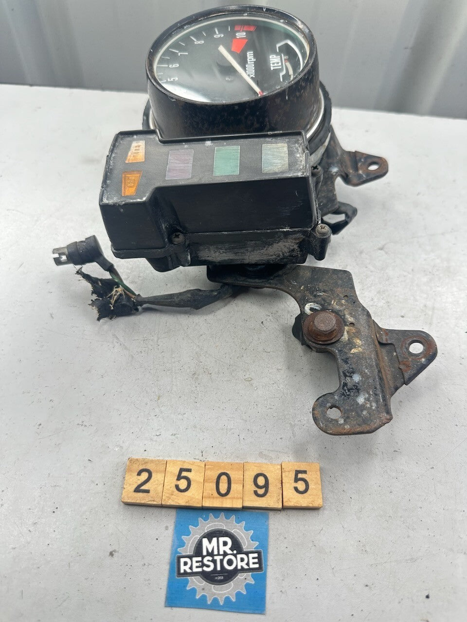 Honda CX500 C D Tachometer & Mount Bracket 37250-449-008