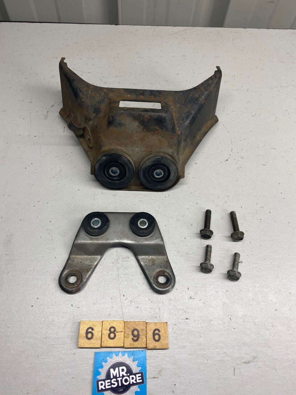 Kawasaki ZZR600 Fuel Gas Tank Mounts & Fixings