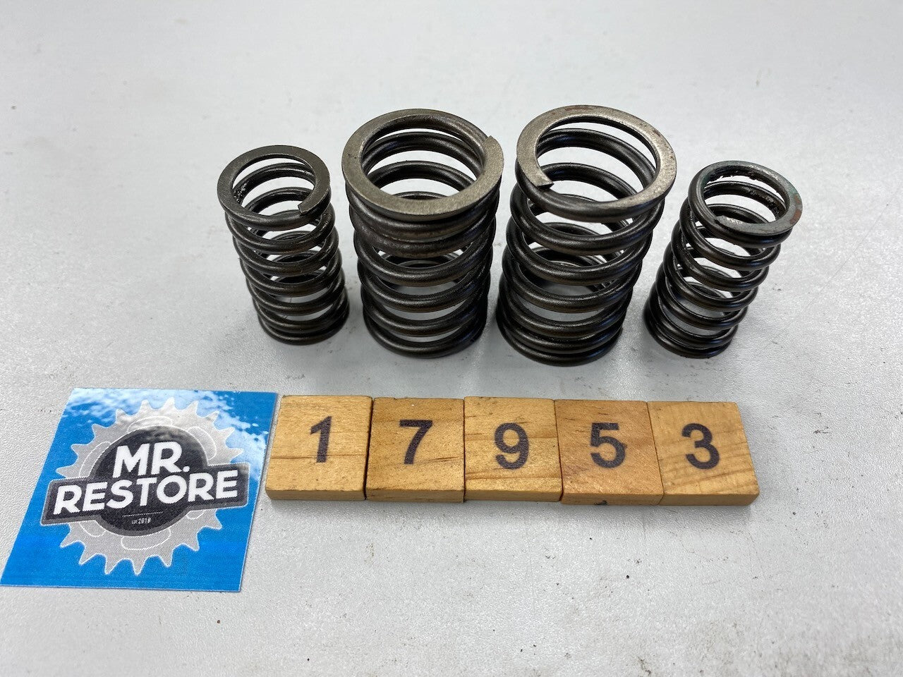 Honda XLV750R Inlet Valve Spring Pairs x 2 - 14751-ME9 14762-ME9