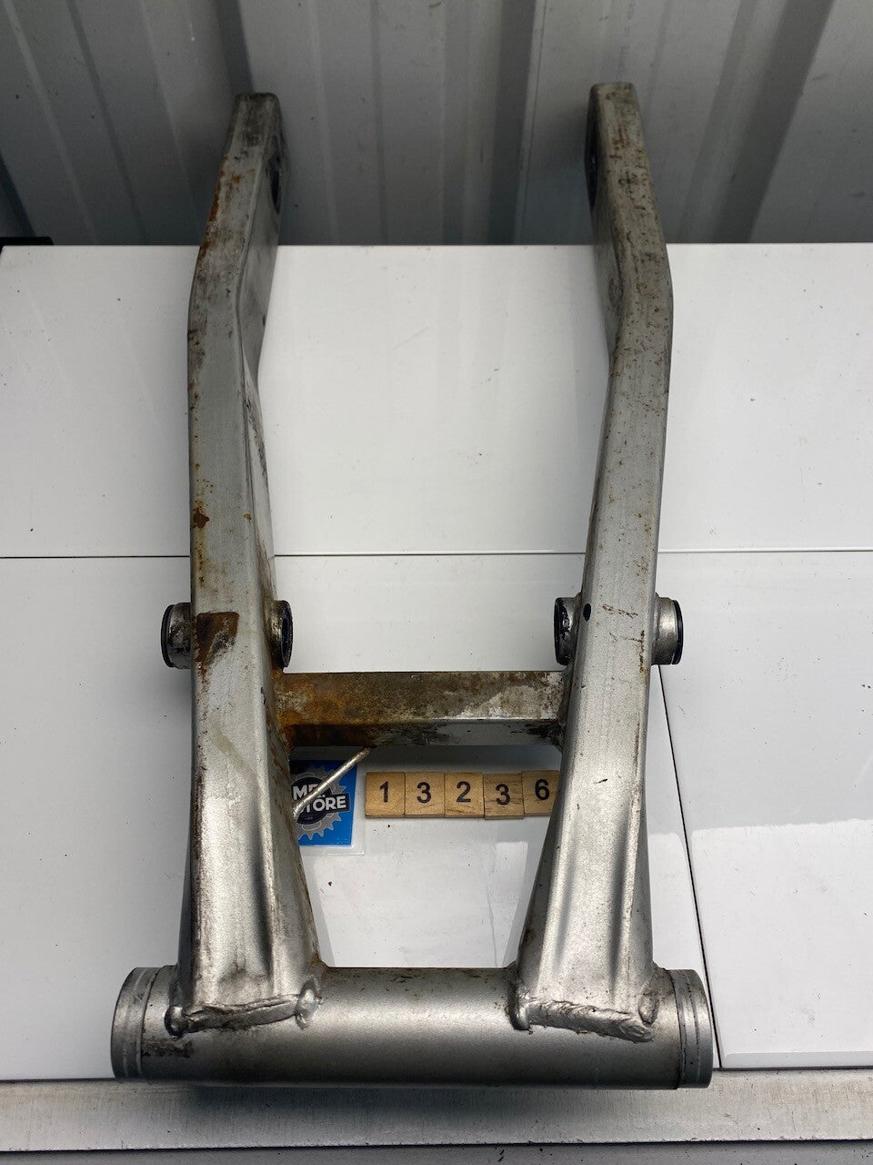 Yamaha FZR250 2KR 1987 Swing Arm 2KR-22110-00-35