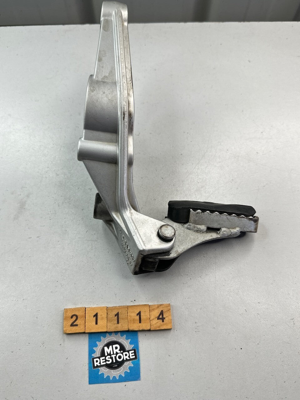 BMW R1150GS L/H Foot Rest Peg & Plate Bracket 46712335597