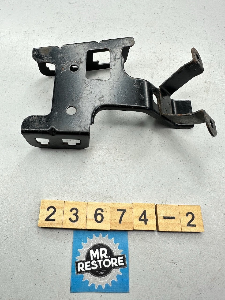 Kawasaki ZZR250 EX250 '90-93' Thermostat Bracket 11048-1507