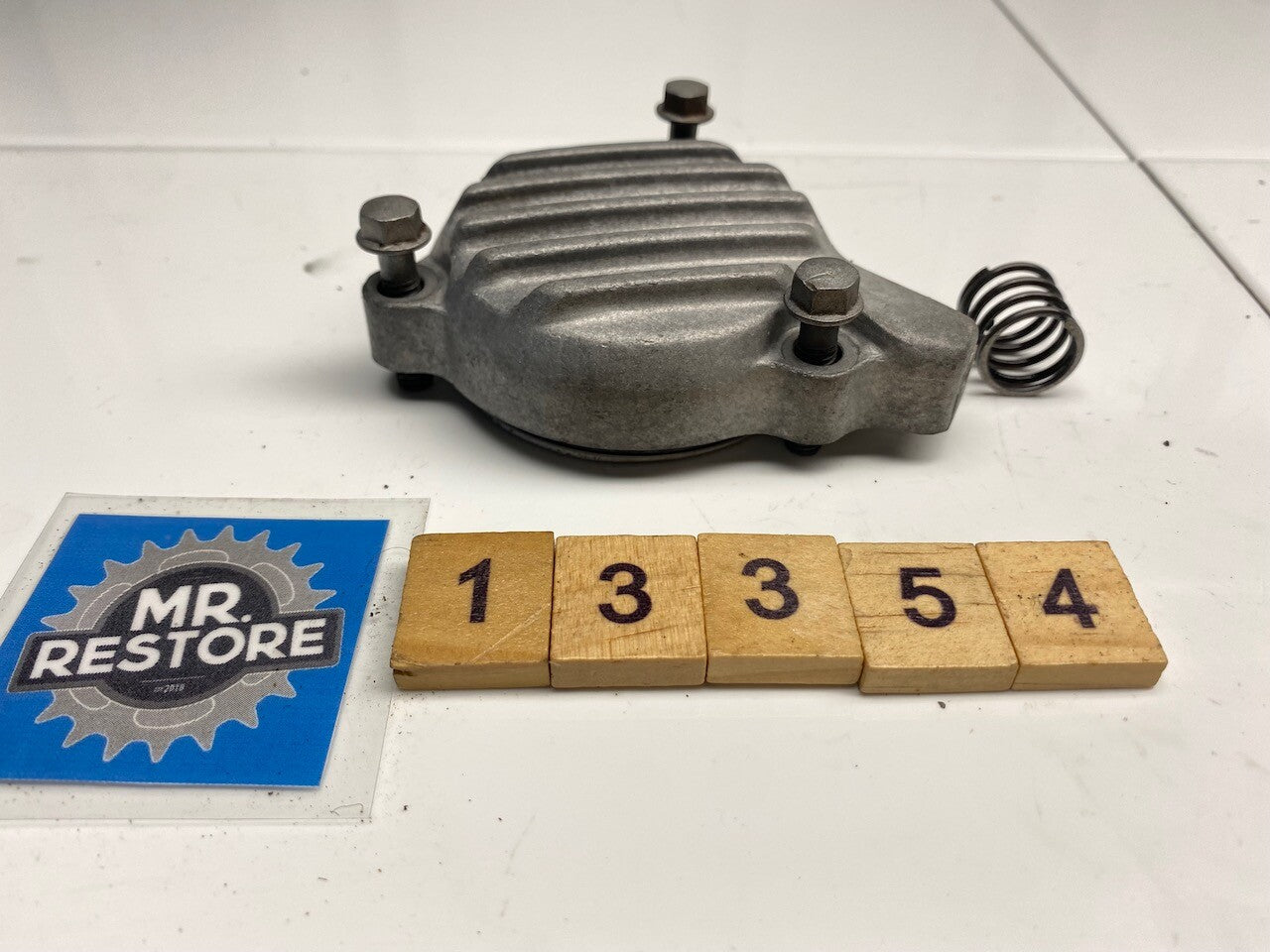 Honda XR250R 1990-1996 Oil Filter Cover, Bolts & Spring - 11333-KZ1-670