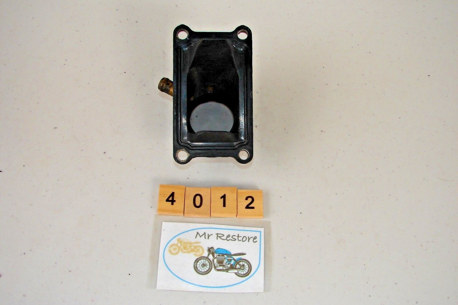 Suzuki RGV250 K G5 Inlet Manifold carb holder