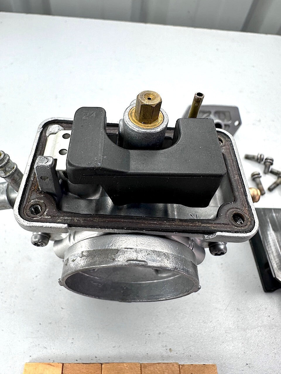 Suzuki RG500 RG400 OEM Carburettor Carb (Rear Left)