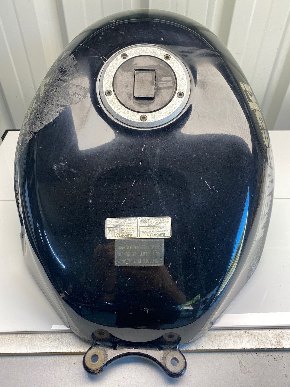 Kawasaki ZX6R 1999 Fuel Tank & Cap (no key)