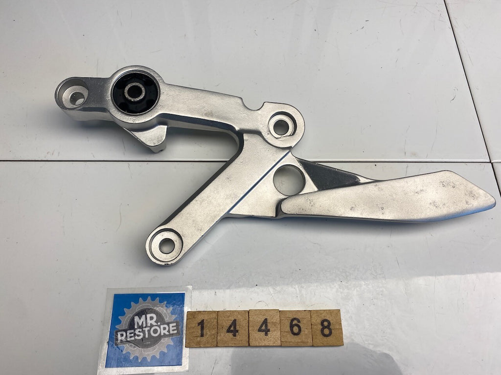Yamaha TZR250 2MA 1KT R/H Front Rider Footrest Bracket - Vapour Blasted