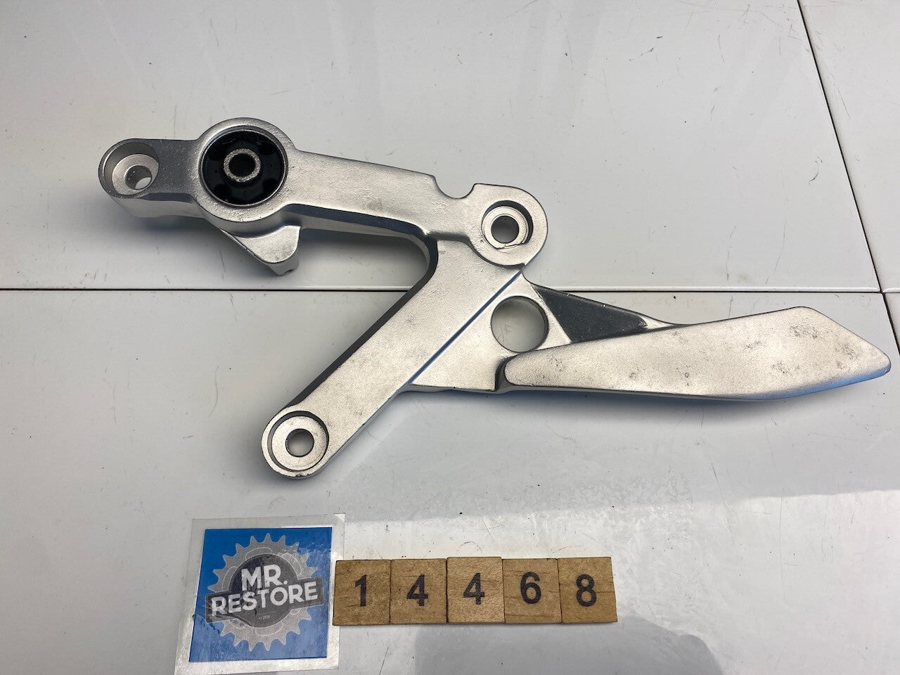 Yamaha TZR250 2MA 1KT R/H Front Rider Footrest Bracket - Vapour Blasted